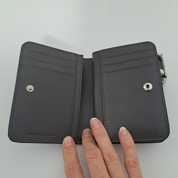 Marc Jacobs Utility Snapshot Mini Compact Leather Wallet Grey - Picture 10 of 14